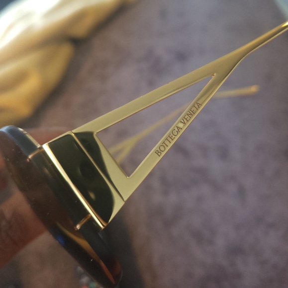 Authentic Bottega Veneta sunglasse - Picture 9 of 9
